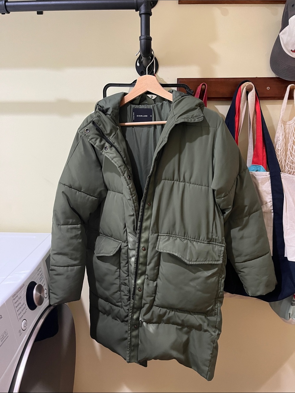 Everlane puffer coat - broken zipper